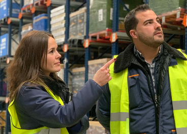 Marta Máñez, en el bloque logístico de Mercadona