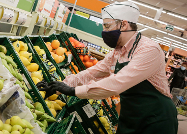 Trabajador de un supermercado Consum