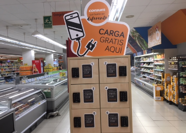 Cargador de smartphones en Consum