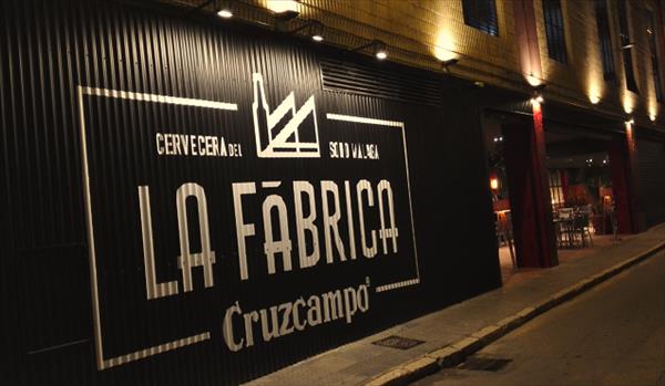 Cruzcampo inaugura La Fábrica en Málaga