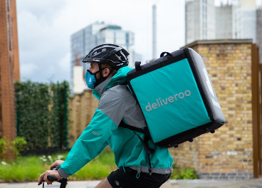 Rider de Deliveroo, que se alía con Sánchez Romero