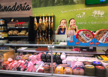 Charcutería de un supermercado Covirán