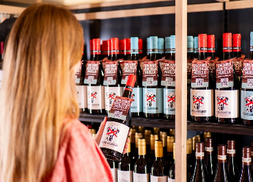 Alimerka lanza el vino Perro Ladrador