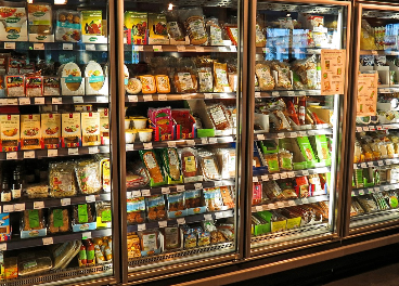 Lineal de refrigerados de un supermercado