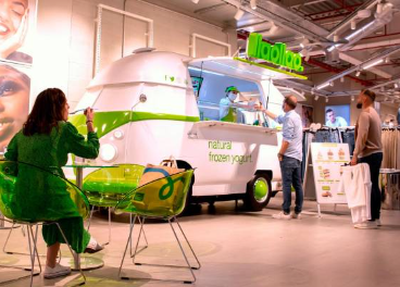 'Food-truck' de llao llao en una tienda de Primark