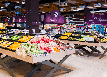 Interior de una de las nuevas tiendas de Caprabo