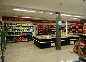 Interior de la tienda de Covirán