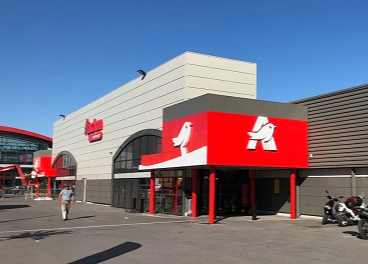 Auchan se queda en Rusia