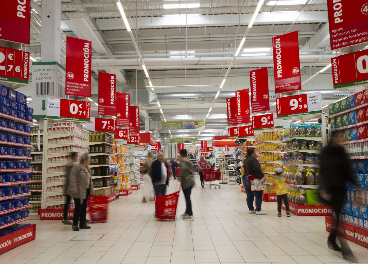 Interior de hipermercado de Auchan Retail