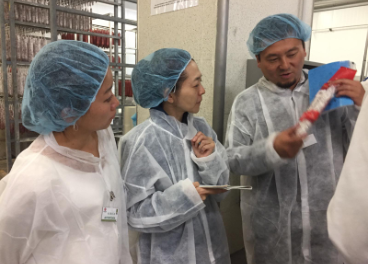 Visita de Japón a fábrica de embutidos