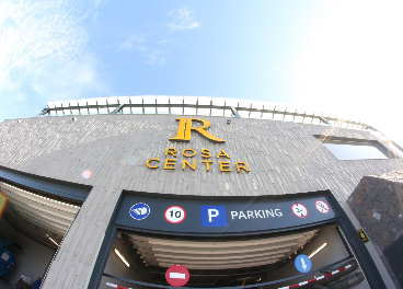 Entrada del centro comercial Rosa Center