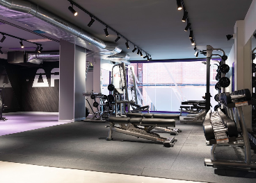 Interior de un centro de Anytime Fitness