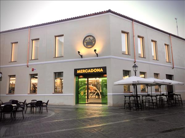 Supermercado de Mercadona en antiguo templo mudéjar de Talavera de la Reina (Toledo) 