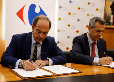 Firma del convenio entre Carrefour y el CEU