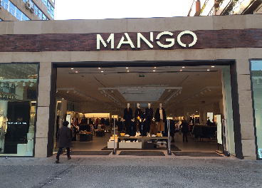Centro de Mango en la calle Orense (Madrid)