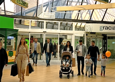 Interior del centro comercial Alfonso Molina
