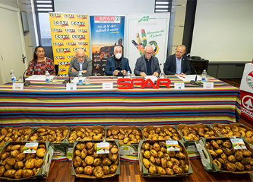 Firma del convenio con agricultores locales 