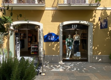 Gap cierra en España