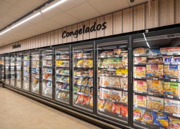 Interior de la tienda de Spar La Jurada