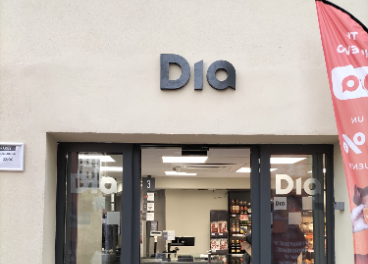 DIA inaugura tres supermercados