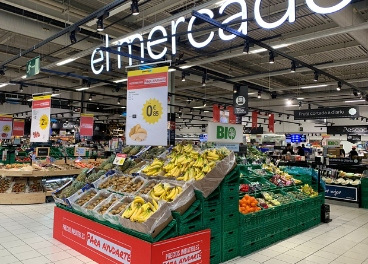 Interior de un hipermercado Carrefour