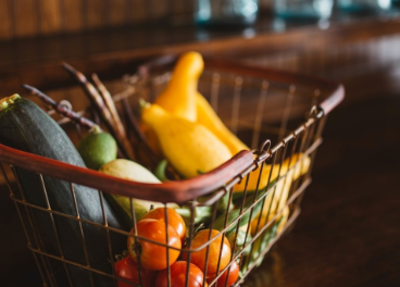 Cesta con alimentos