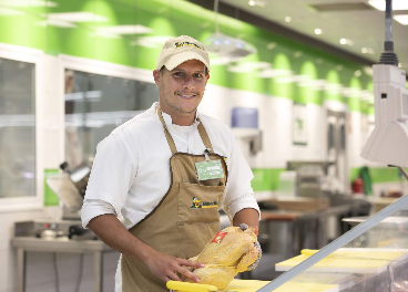 Empleado de un supermercado HiperDino