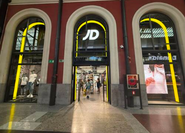 Exterior de JD Sports en Príncipe Pío
