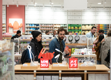 Interior de tienda de Miniso