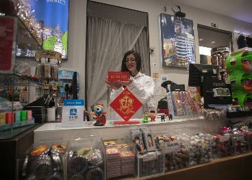 Semana Dorada en una tienda