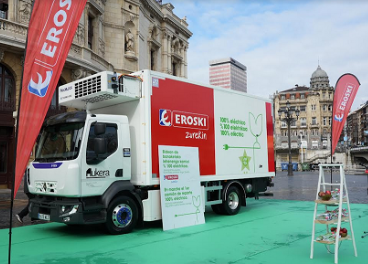 Eroski reparte en Bilbao con camión eléctrico