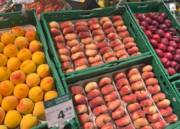 Sección de frutería de Masymas Supermercados