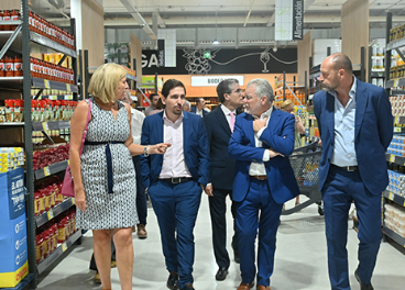 Inauguración de Family Cash