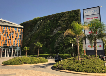 Jardín vertical del centro comercial Islazul