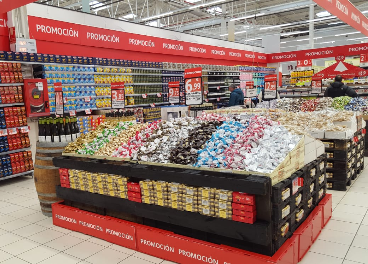 Interior de un hipermercado Alcampo