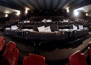 Sofás, cojines y mantas de Ikea, en el cine