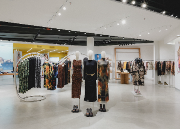 Interior de tienda Desigual
