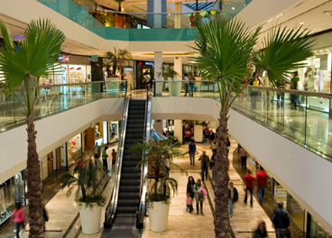 Interior de centro comercial de Sonae Sierra