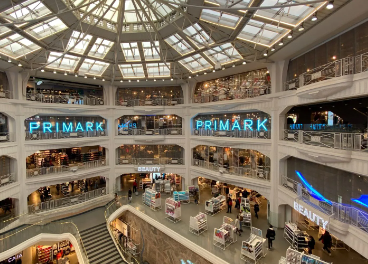 Interior de una tienda de Primark