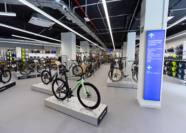 Interior de Decathlon City Embajadores