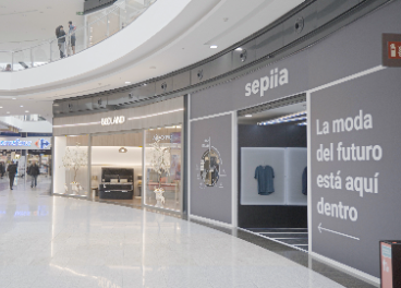 Carmila abre su primera tienda phygital