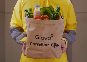 Repartido de Glovo con productos de Carrefour