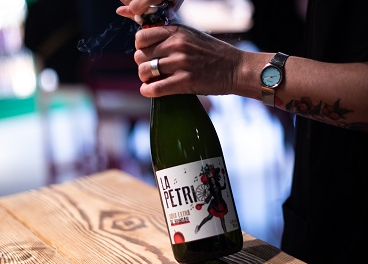 Petritegi presenta su sidra La Petri
