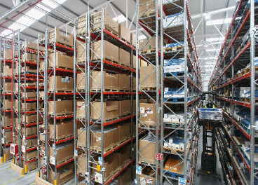 Almacén de la planta de GKN en Navarra