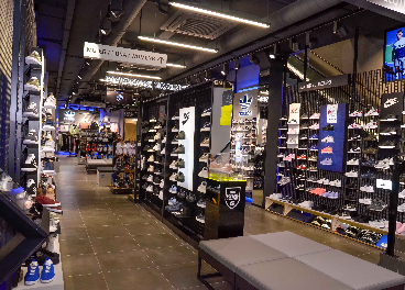 Interior de una tienda de JD Sports