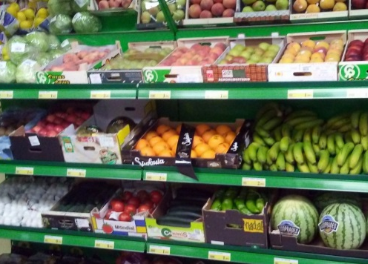 Lineal de frutas de un supermercado Udaco