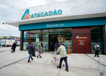 Carrefour abre el primer Atacadão en Francia
