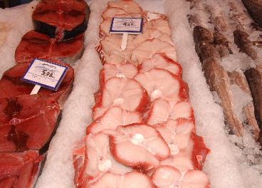 Pescado fresco en supermercado