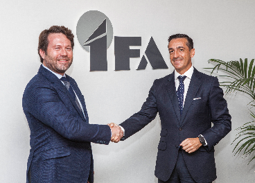 Firma del acuerdo entre IFA y Nissan