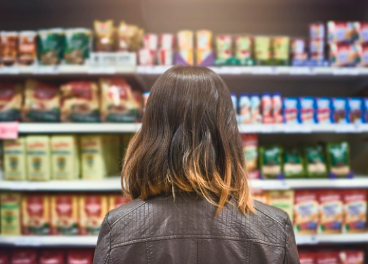 Clienta frente a lineal